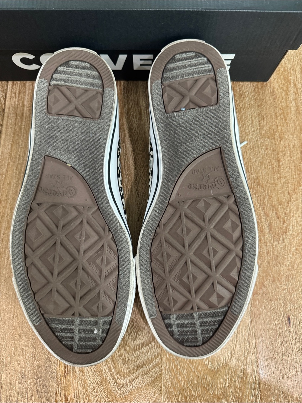 Converse Women's Leopard Print Low Top Sneakers - Black/White/Beige W9/M7 - Picture 7 of 7